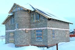 Двухэтажный дом из арболита построила ГК «Арболит Ишимбай Сатурн»